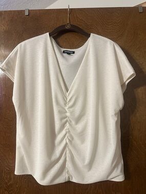 Express Cream Ruched V-Neck Short Sleeve Tee